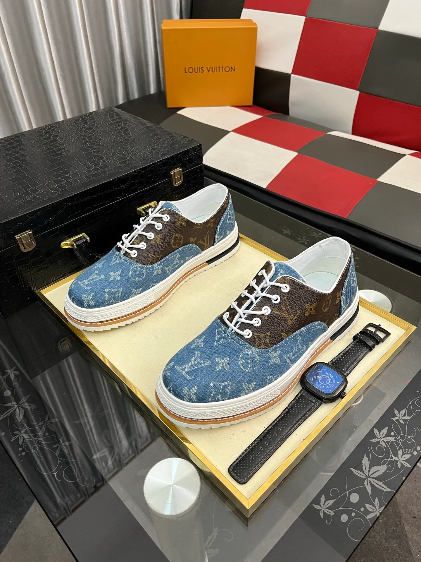 Men's Men's Shoes 💰420⌚️⌚️🇮🇹🇮🇹LV Louis Vuitton. The latest trendy casual shoes are popular in physical stores in sizes 38-44. New spring and summer comfortable imported custom original cowhide, unique jacquard fabric element design. Paired with sheepskin lining, Lv original bottom, [taiyang][taiyang] high-end packaging and high quality💪Details determine the quality, you can enter and leave the counter at will, welcome to compare🇮🇹